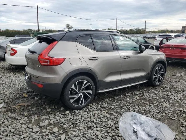 VOLVO XC40 R-DESIGN 2022