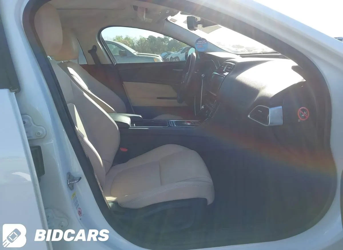 JAGUAR XE 2018