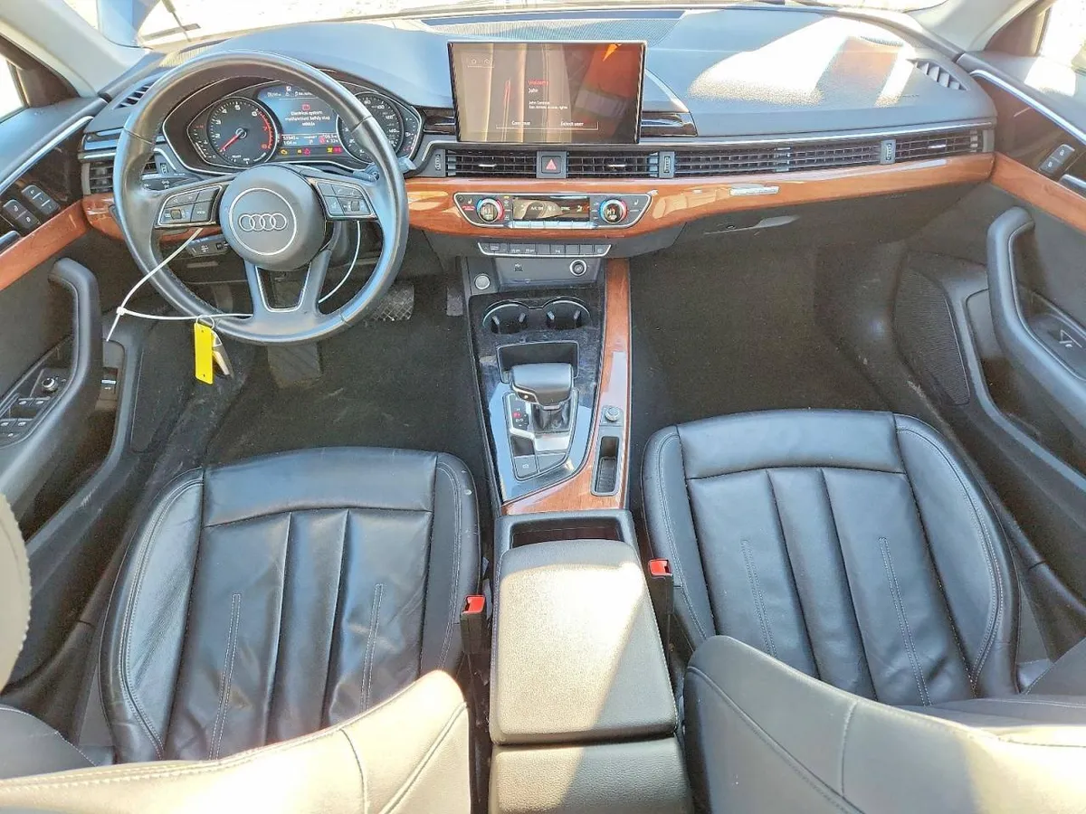 AUDI A4 2023