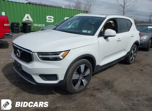 VOLVO XC40 MOMENTUM 2019
