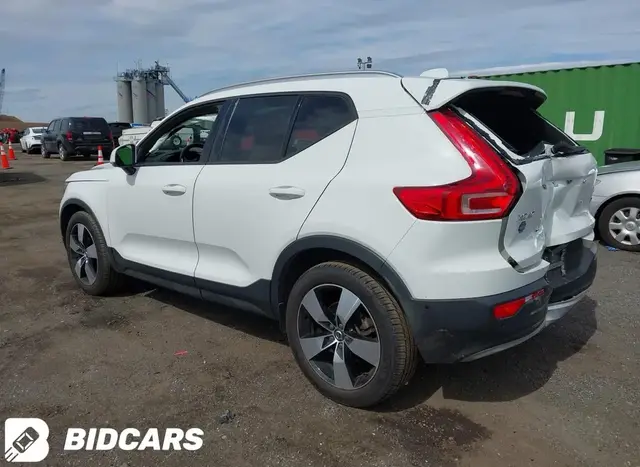 VOLVO XC40 MOMENTUM 2019