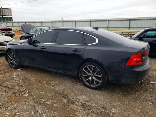 VOLVO S90 MOMENTUM 2018