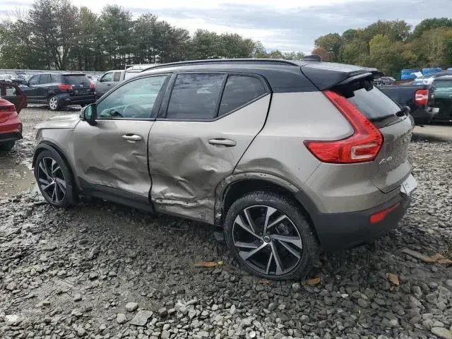 VOLVO XC40 R-DESIGN 2022