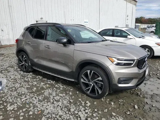 VOLVO XC40 R-DESIGN 2022
