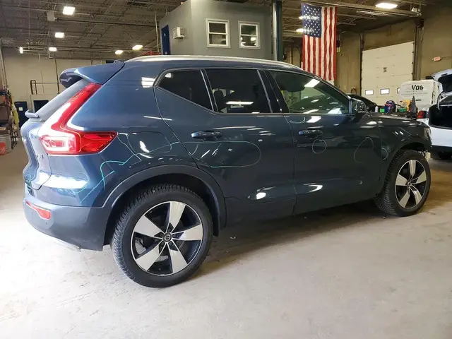 VOLVO CX40 MOMENTUM 2022