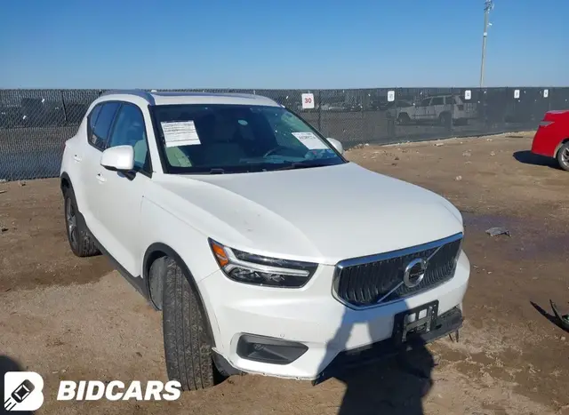 VOLVO CX40 MOMENTUM 2021