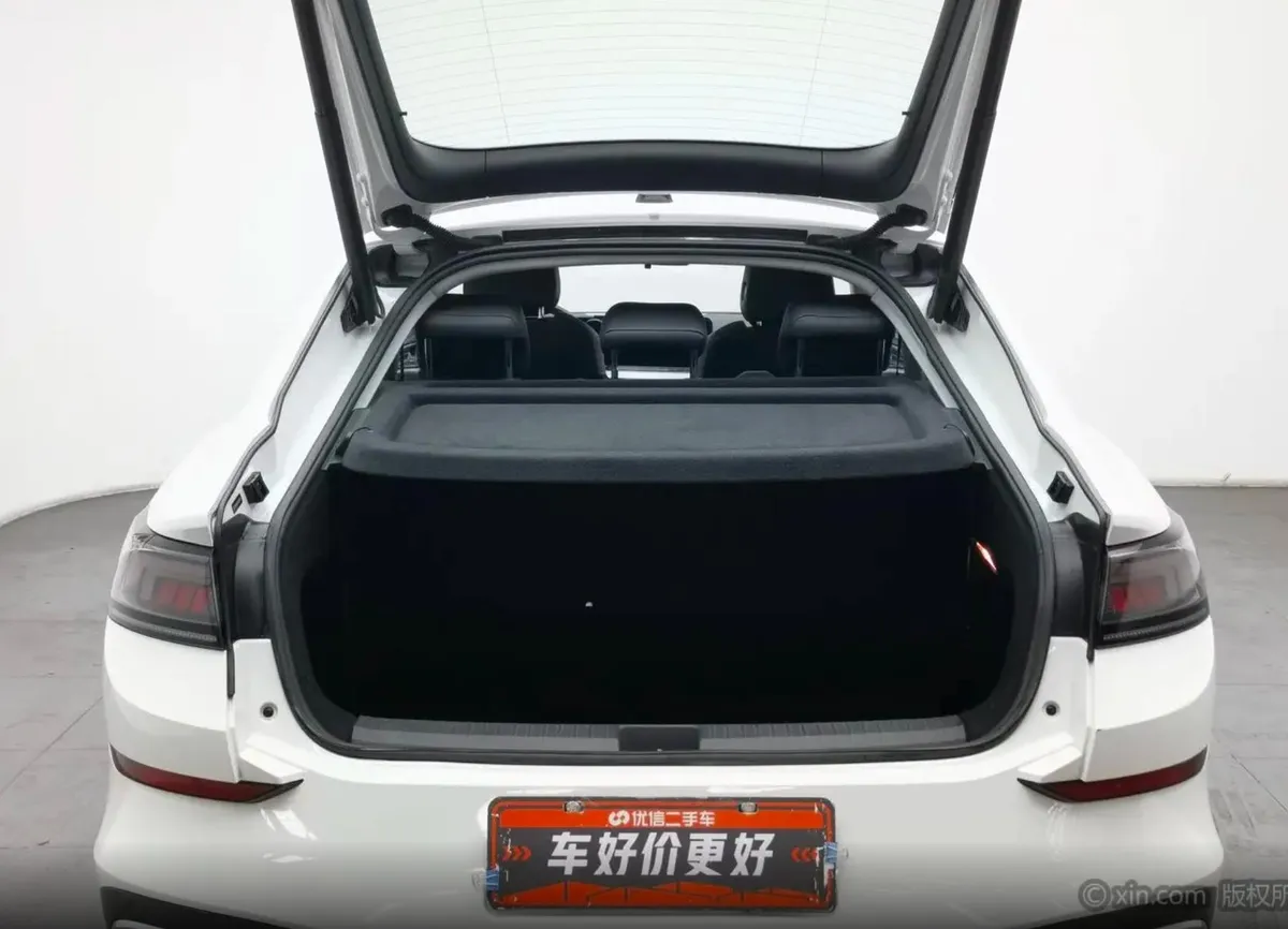 VOLKSWAGEN LAMANDO L 2023