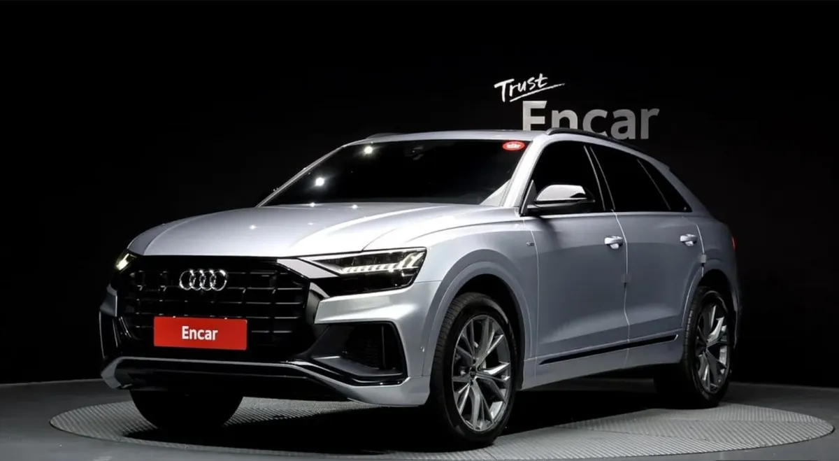 AUDI Q8 2021
