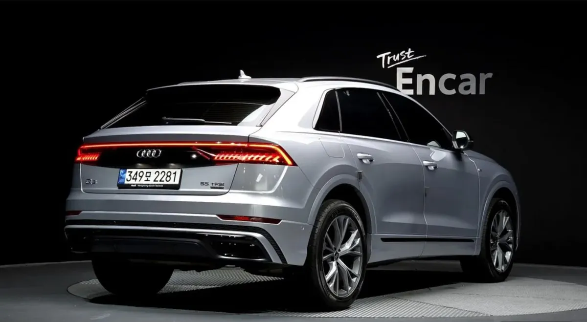 AUDI Q8 2021