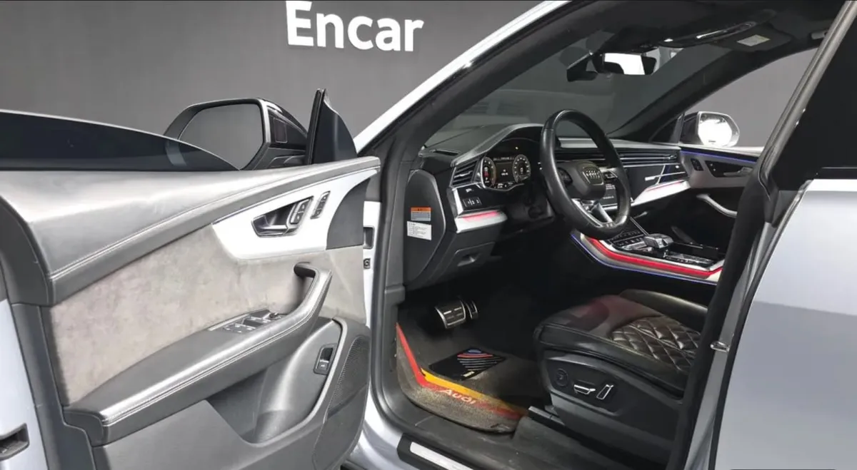 AUDI Q8 2021