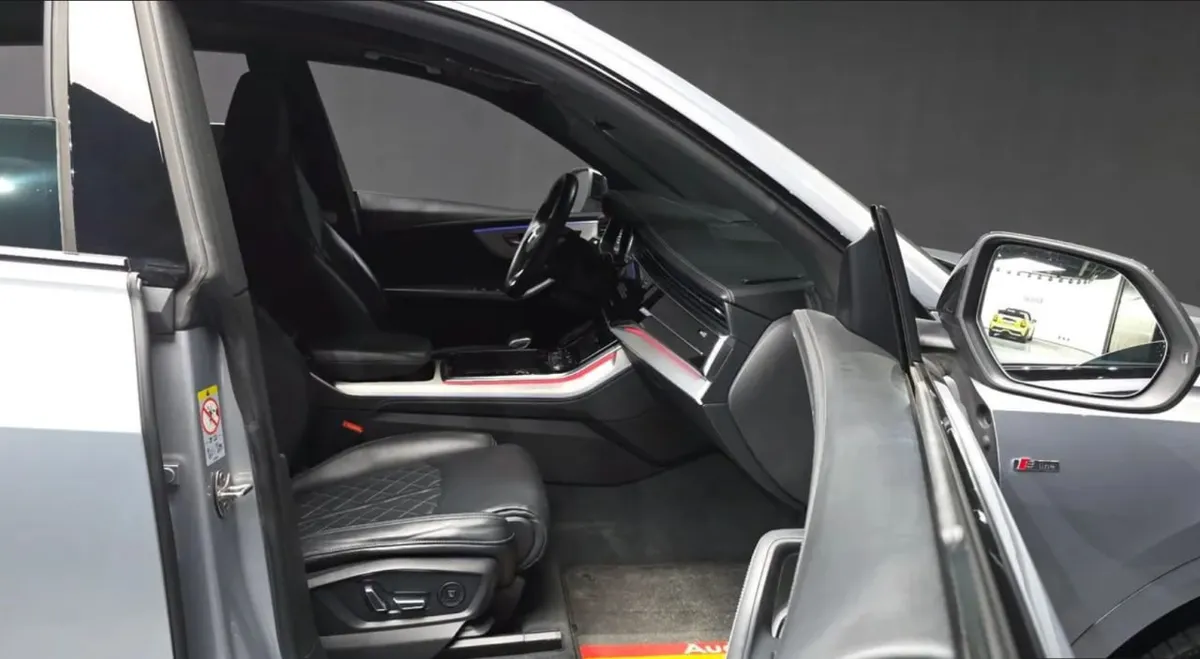 AUDI Q8 2021