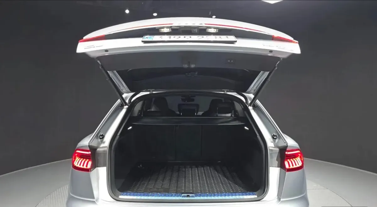 AUDI Q8 2021