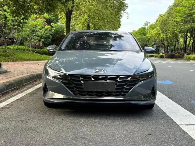 HYUNDAI ELANTRA LUX PREMIUM 2023