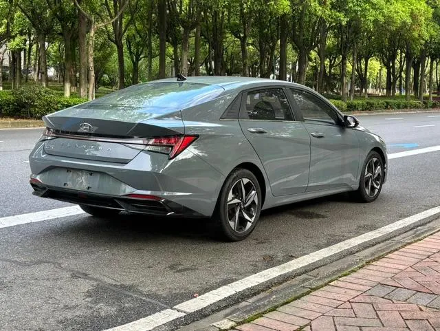 HYUNDAI ELANTRA LUX PREMIUM 2023
