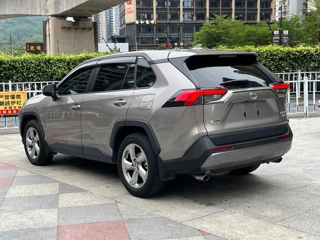 TOYOTA RAV4 FASHION EDITION 2022