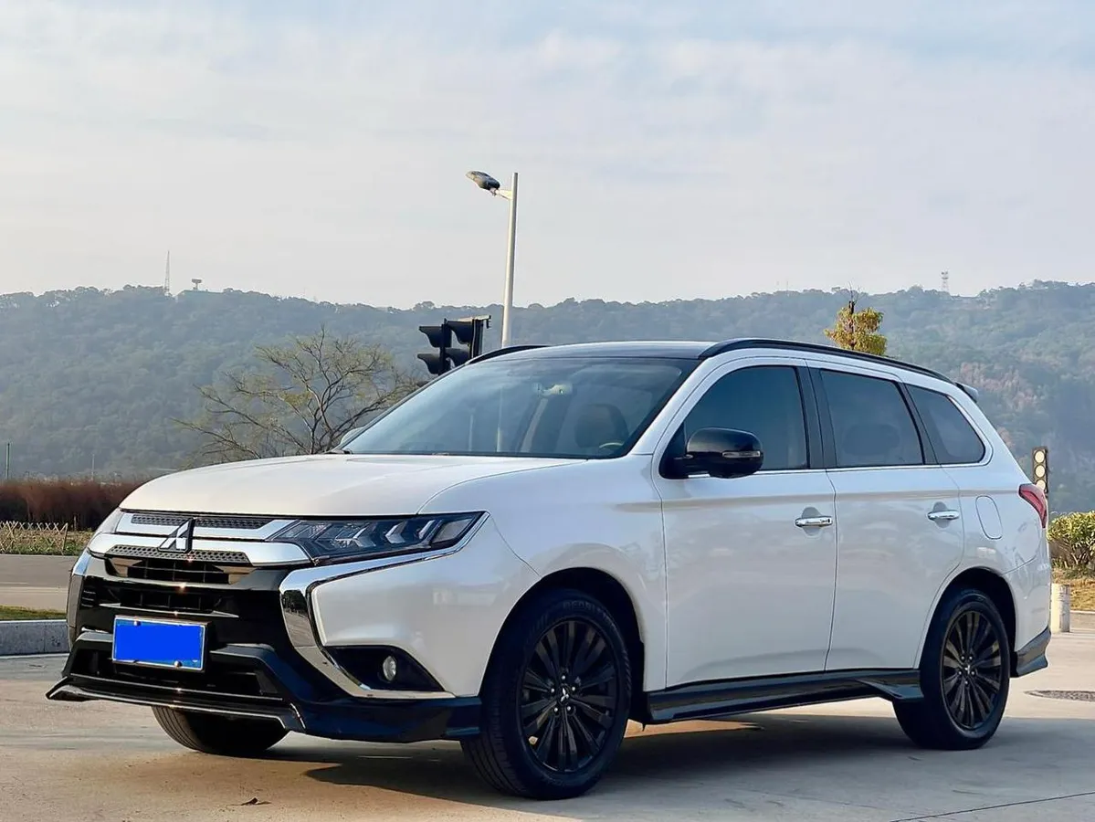 MITSUBISHI OUTLANDER ENJOY EDITION 5-SEATER 2022
