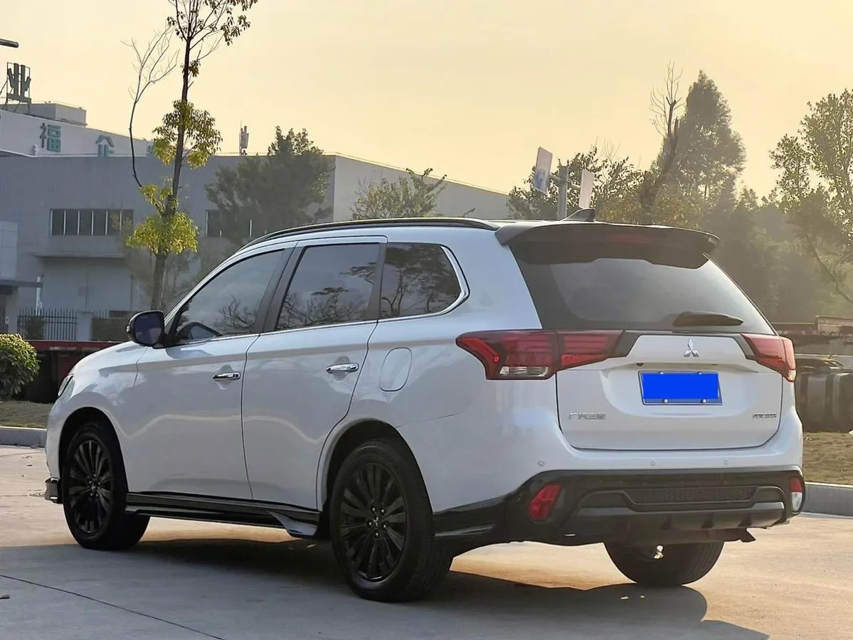MITSUBISHI OUTLANDER ENJOY EDITION 5-SEATER 2022