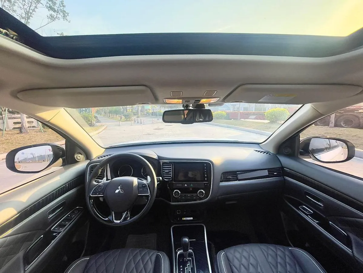 MITSUBISHI OUTLANDER ENJOY EDITION 5-SEATER 2022