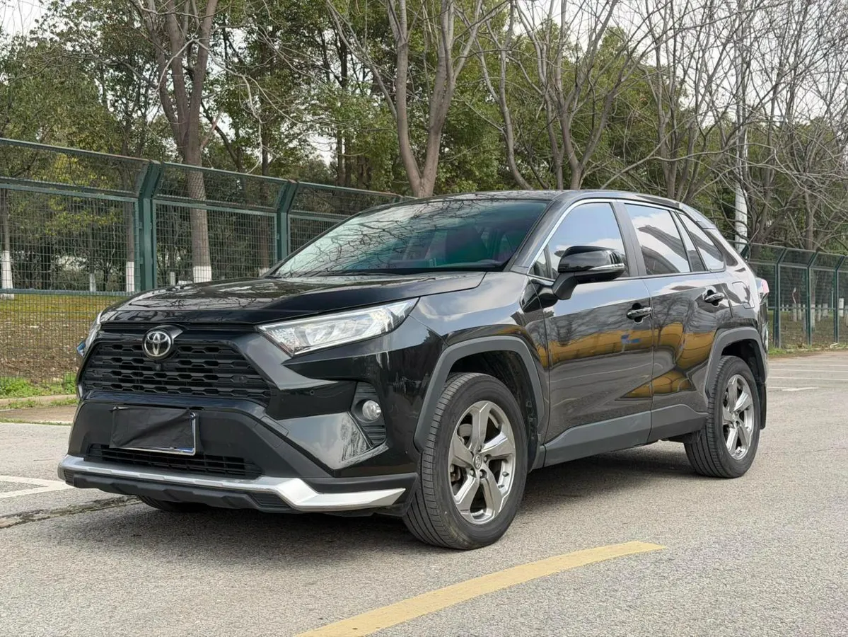 TOYOTA RAV4 FASHION PLUS EDITION 2022