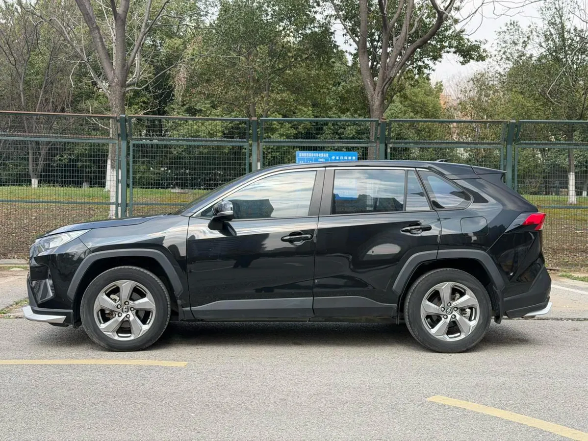 TOYOTA RAV4 FASHION PLUS EDITION 2022