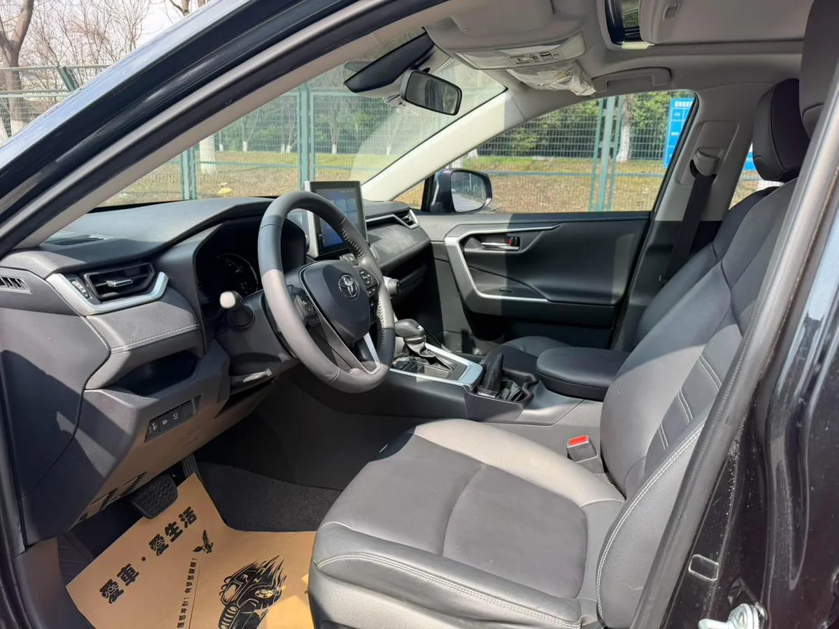 TOYOTA RAV4 FASHION PLUS EDITION 2022
