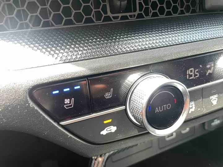 HONDA BREEZE PREMIUM 2023