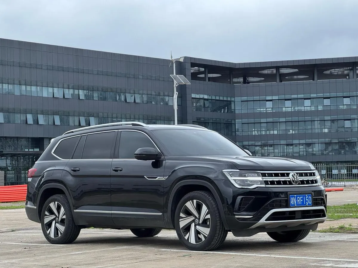 VOLKSWAGEN TERAMONT PREMIUM 2023