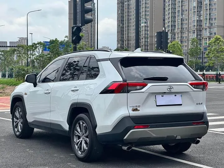 TOYOTA RAV 2023