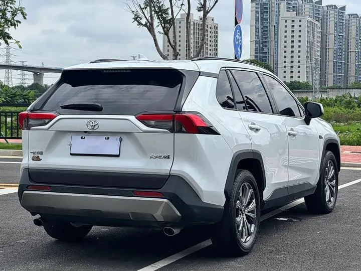 TOYOTA RAV 2023
