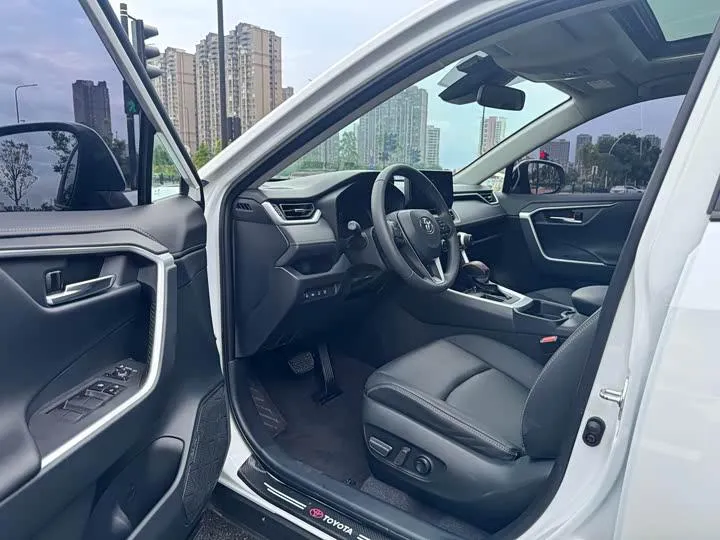 TOYOTA RAV 2023