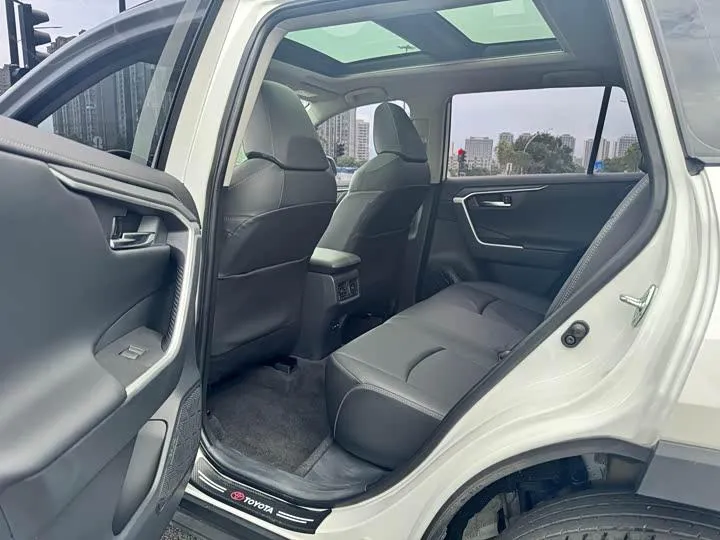 TOYOTA RAV 2023