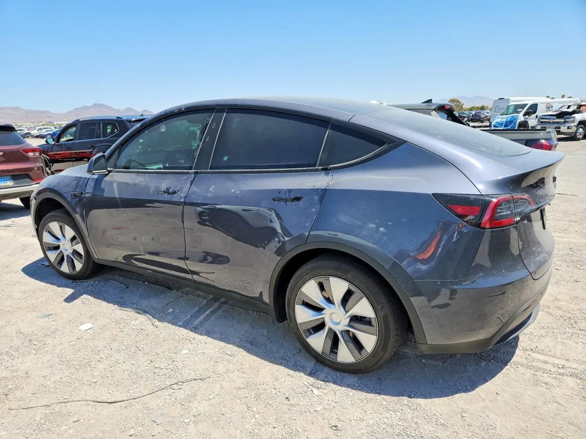 TESLA MODEL Y LONG RANGE 2023