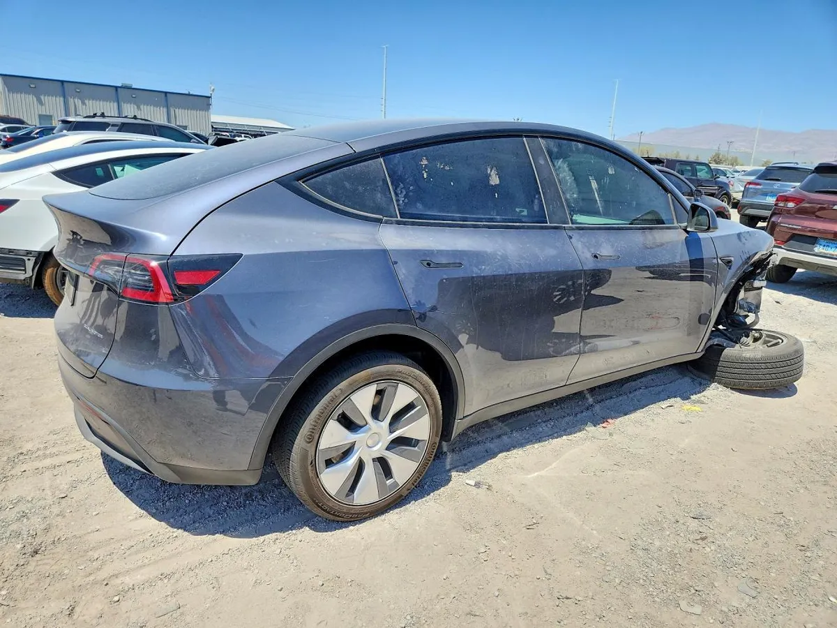 TESLA MODEL Y LONG RANGE 2023