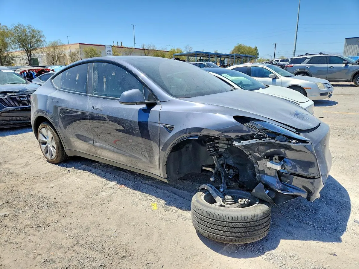 TESLA MODEL Y LONG RANGE 2023