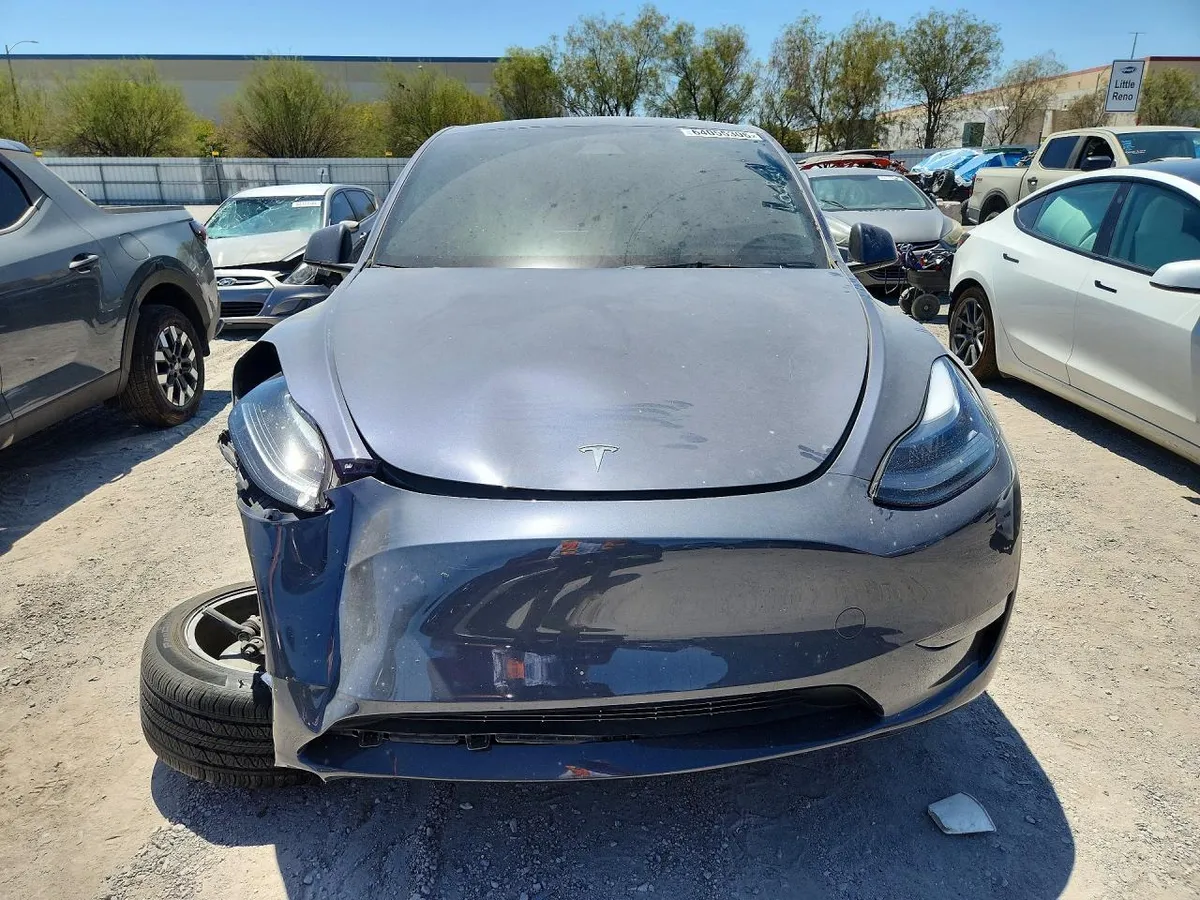TESLA MODEL Y LONG RANGE 2023