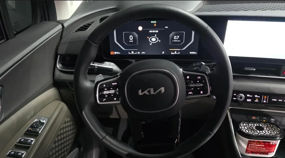 KIA CARNIVAL NOBLESSE 2023