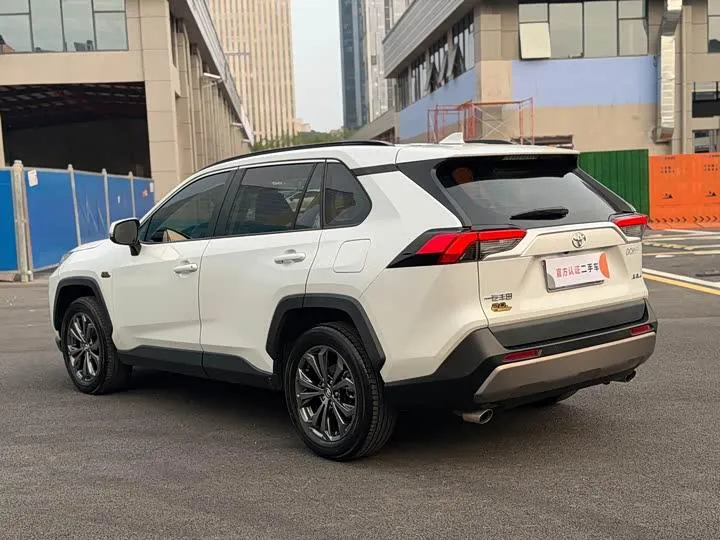 TOYOTA RAV 2023