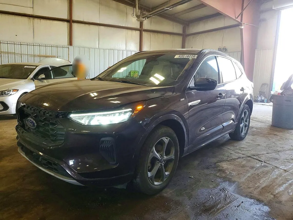 FORD ESCAPE 2023