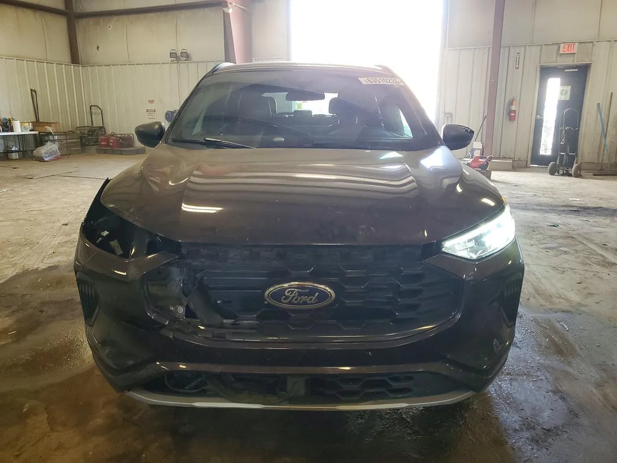 FORD ESCAPE 2023