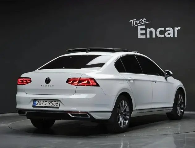 VOLKSWAGEN PASSAT GT 2022