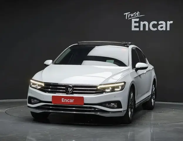 VOLKSWAGEN PASSAT GT 2022