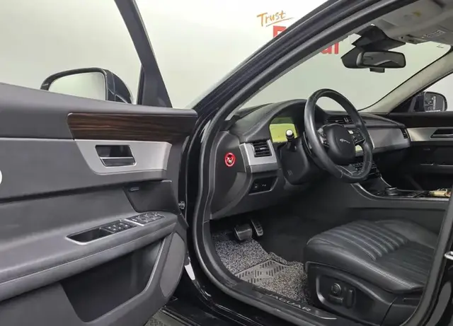 JAGUAR XF PORTFOLIO 2018