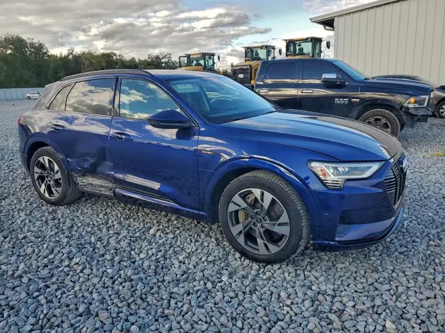AUDI E-TRON 2022