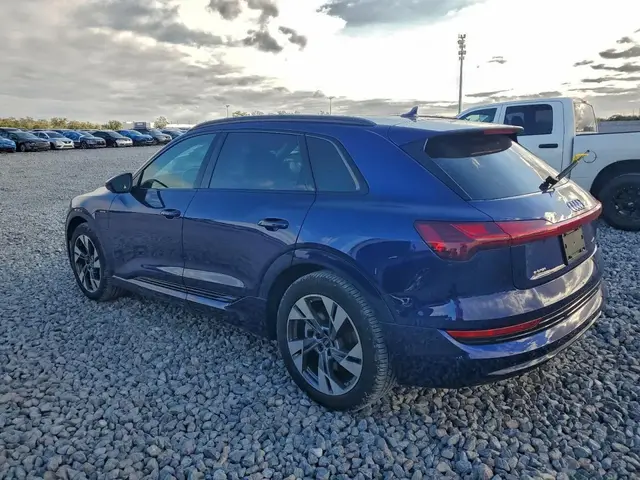 AUDI E-TRON 2022