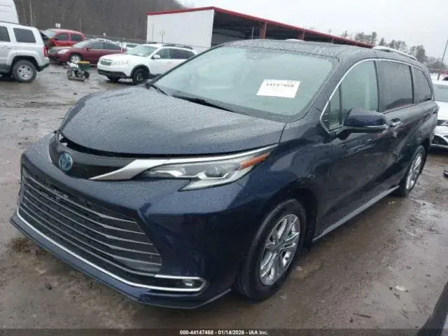 TOYOTA SIENNA PLATINUM 2023