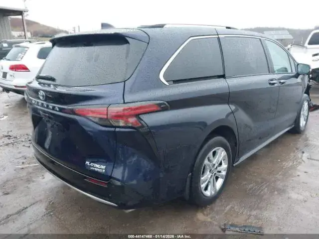 TOYOTA SIENNA PLATINUM 2023