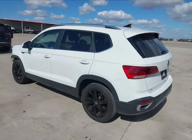 VOLKSWAGEN TAOS SE 2022