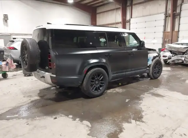 LAND ROVER DEFENDER 130 SE 2022