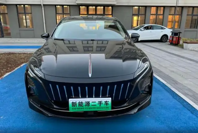 HONGQI E-QM5 2021