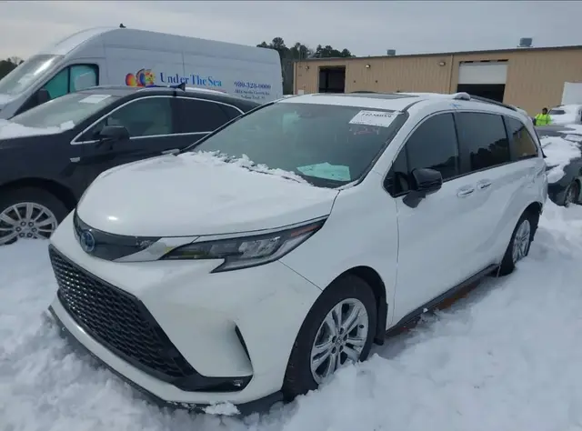 TOYOTA SIENNA XSE 2022